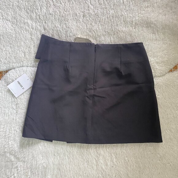 Forever 21 Black Mini Skirt w/ Oversized Rhinestone Buckle – XS – NWT - Picture 9 of 14